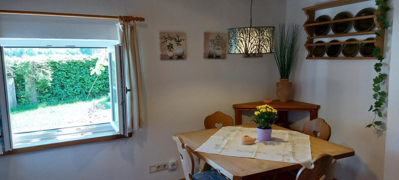 Ruhig Gelegene Ferienwohnung Im Gruenen Mit Terrasse Und Kleinem Garten Rotthalmuenster 外观 照片