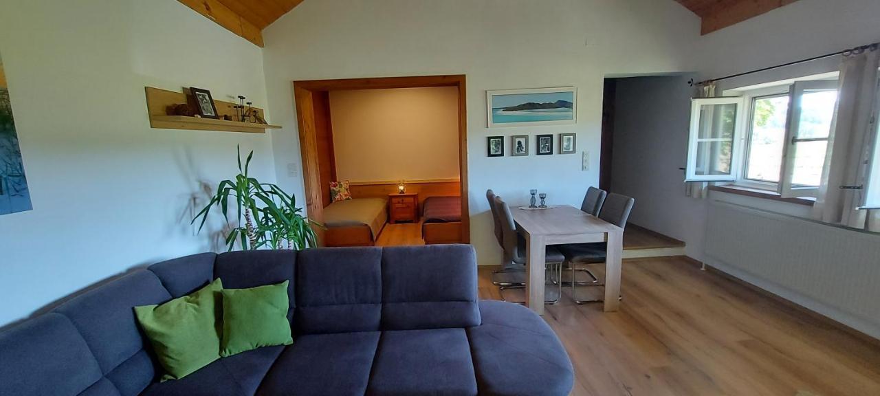 Ruhig Gelegene Ferienwohnung Im Gruenen Mit Terrasse Und Kleinem Garten Rotthalmuenster 外观 照片